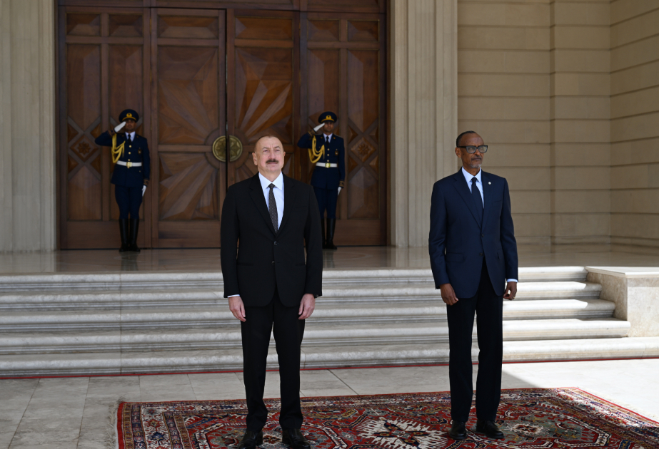 Cérémonie d’accueil officiel du président rwandais à Bakou VIDEO