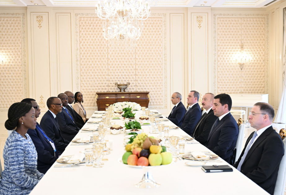 Les présidents azerbaïdjanais et rwandais se réunissent autour d’un déjeuner avec la participation des délégations MIS A JOUR VIDEO
