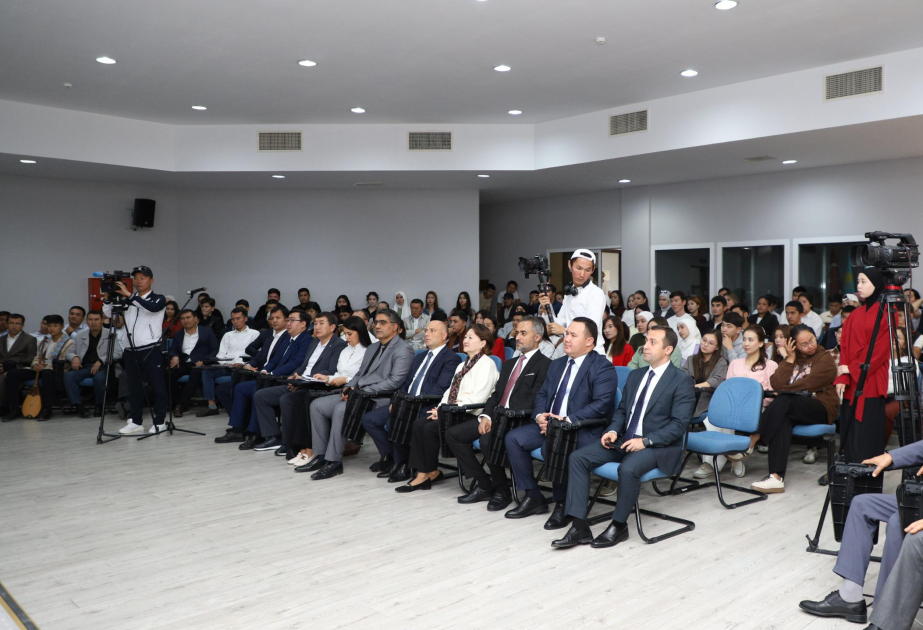 Türk Mədəniyyəti və İrsi Fondunun təşəbbüsü ilə ICESCO-nun Baş direktoru Türküstanda tələbələrlə görüşüb