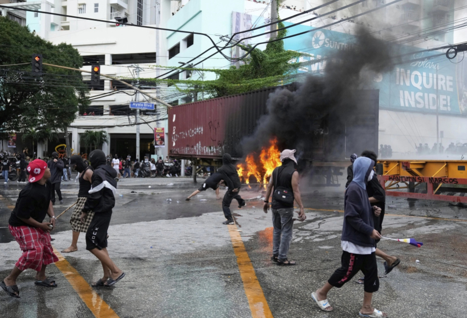 95 policías heridos y 216 manifestantes detenidos en violentas protestas del 21 de septiembre