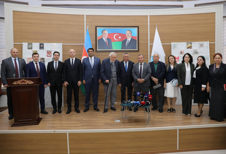 Naxçıvanda İlber Ortaylının kitablarının “imza günü” keçirilib VİDEO
