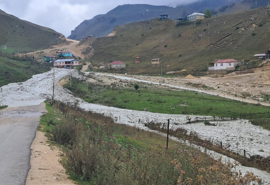 Qusarın Laza kəndində yolu sel suları basıb VİDEO