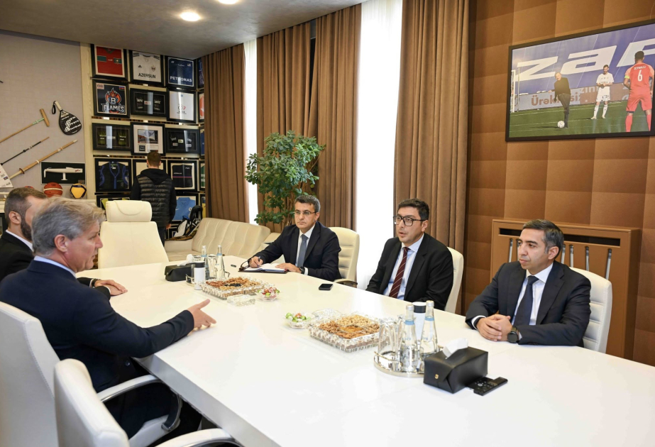 Gənclər və İdman Nazirliyində Avropa Su İdmanı Federasiyasının prezidenti ilə görüş keçirilib