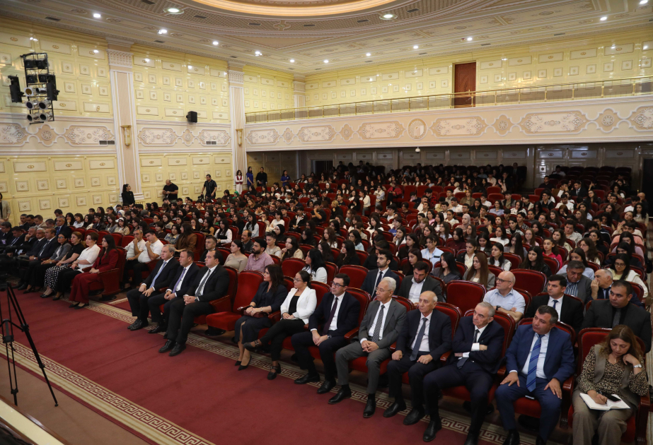 Mədəniyyət Nazirliyinin “Sənət inciləri” layihəsi üzrə növbəti mühazirə-konsert BDU-da keçirilib