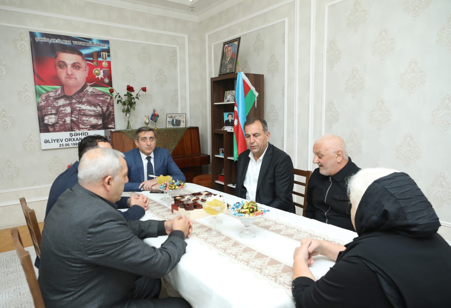 Gəncədə antiterror əməliyyatı zamanı şəhid olan hərbi qulluqçuların ailələri ziyarət edilib
