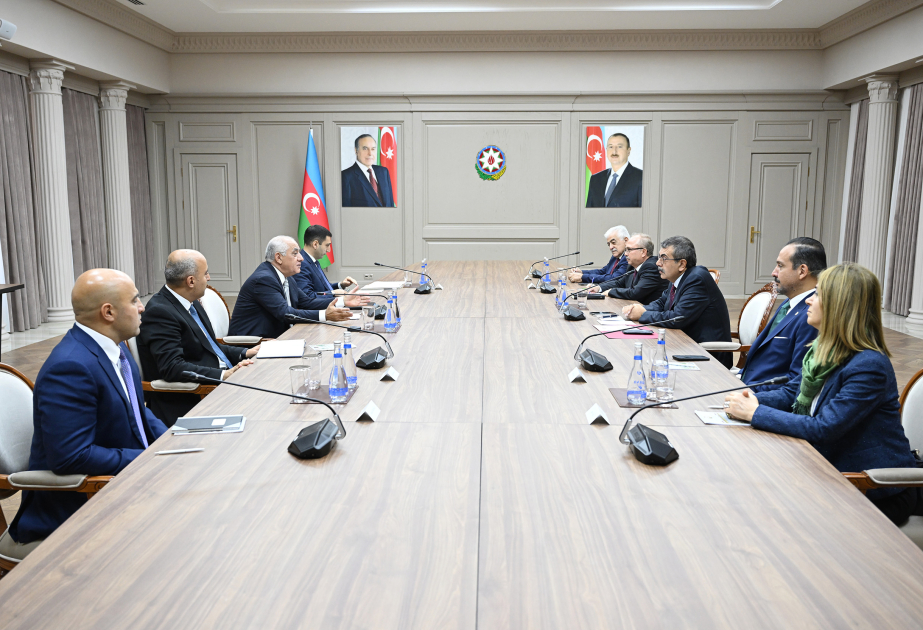 Premierminister Ali Asadov trifft türkischen Bildungsminister