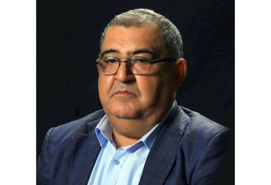 Professor Vüqar Əhmədin şeirləri Pakistanda yayımlanıb