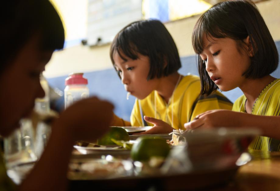 Over 1,000 Indonesians sick from school meals in more food poisoning outbreaks
