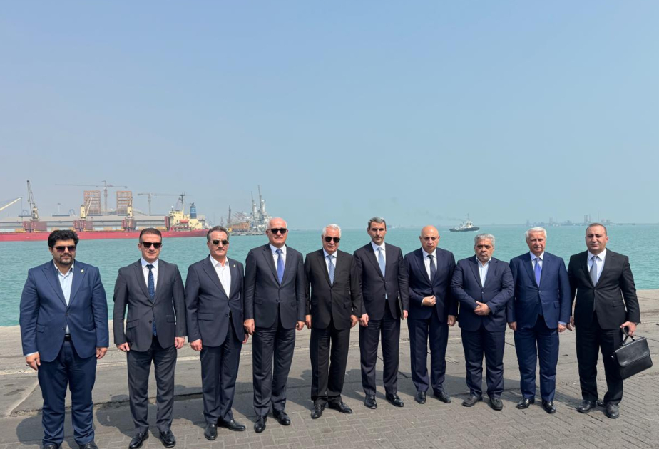Iran : la délégation menée par le vice-Premier ministre azerbaïdjanais visite le port de Bandar Abbas