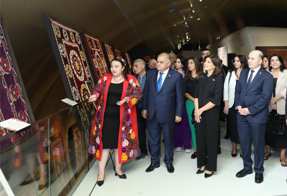 Azərbaycan Milli Xalça Muzeyində “Tacik tikmə dünyası” adlı sərgi açılıb
