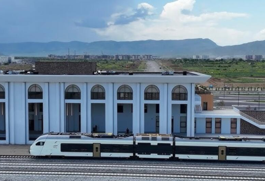 Anuncian la puesta en servicio del ferrocarril Aghdam-Khankendi para finales de 2026