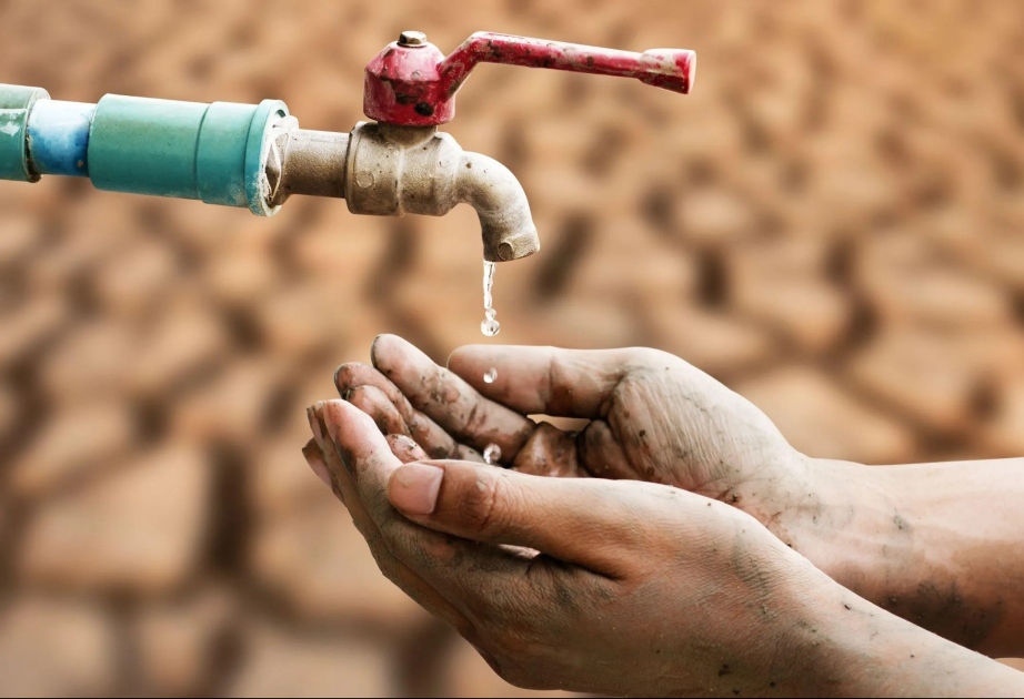 Indonesia faces water resource crisis