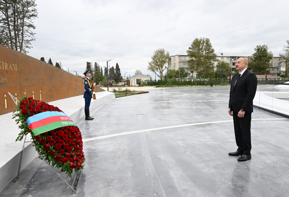 Президент Ильхам Алиев в связи с Днем памяти почтил минутой молчания память шехидов Отечественной войны