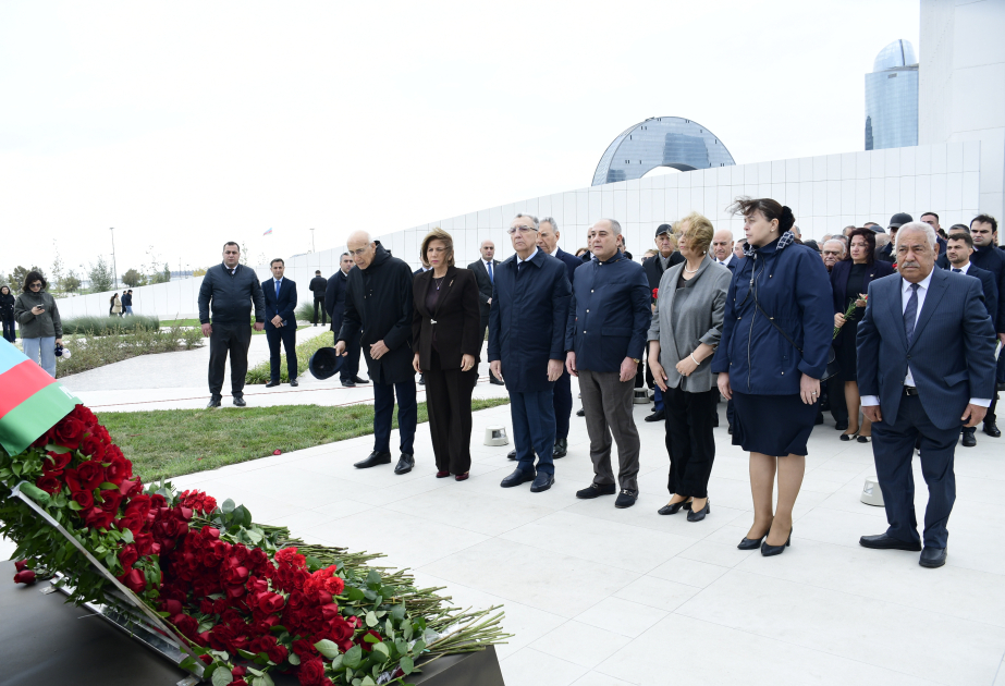 Yeni Azərbaycan Partiyasının nümayəndələri Zəfər parkını ziyarət ediblər VİDEO
