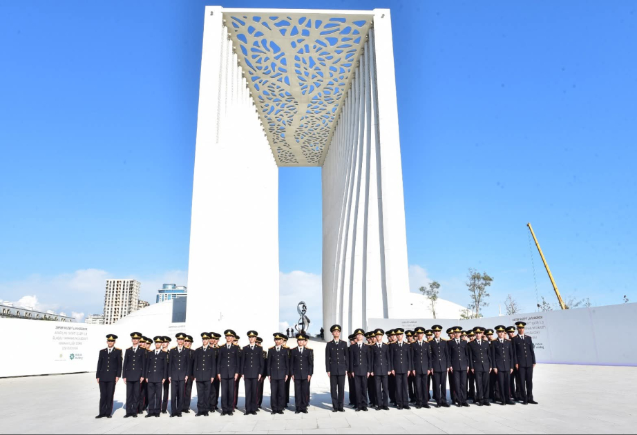 DİN-in hərbi qulluqçuları və polis əməkdaşları Zəfər parkını ziyarət ediblər