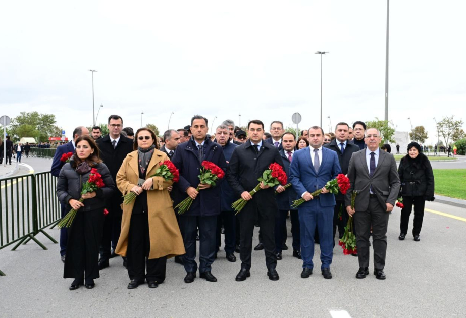 Mədəniyyət Nazirliyinin kollektivi şəhidlərin xatirəsini yad edib