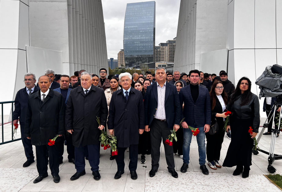 Auditorlar Palatasının kollektivi Anım Günündə Zəfər parkını ziyarət edib