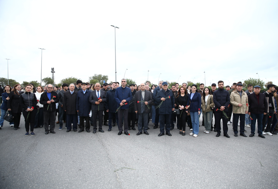 ADPU-nun kollektivi Anım Günü yürüşündə