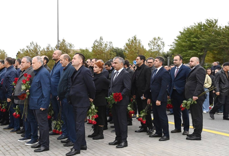 SOCAR-ın kollektivi Anım Günündə Zəfər parkını ziyarət edib