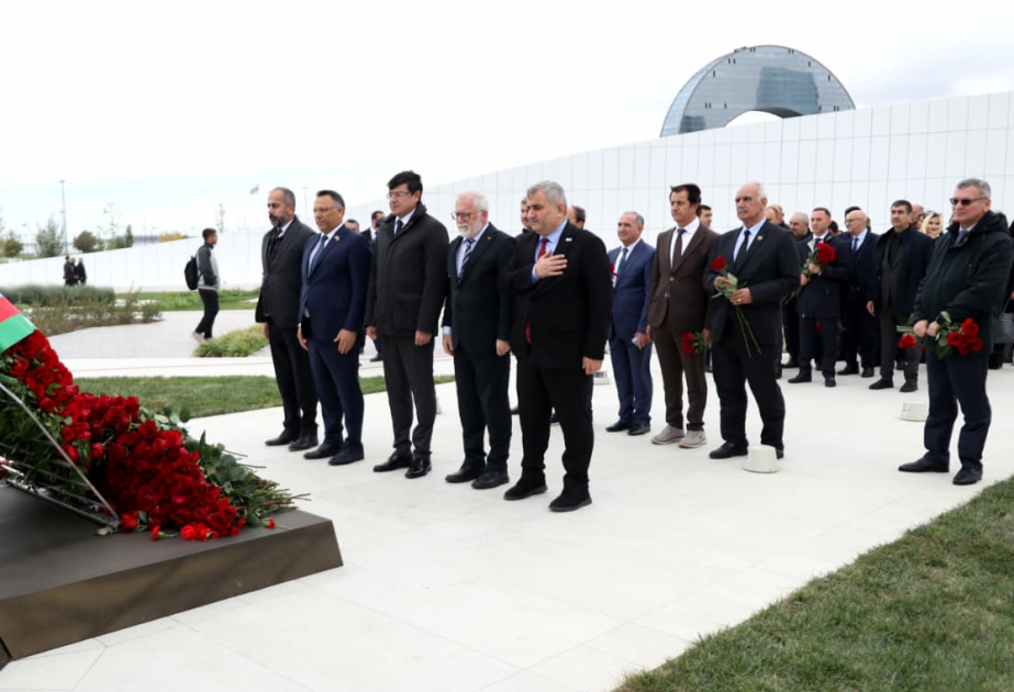 Türkiyəli rektorlar Zəfər parkını ziyarət ediblər