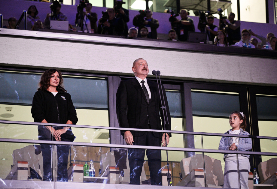 La cérémonie d'ouverture de la 3e édition des Jeux de la CEI s'est tenue à Gandja Le président Ilham Aliyev et la première dame Mehriban Aliyeva ont assisté à l'événement MIS A JOUR 3 VIDEO