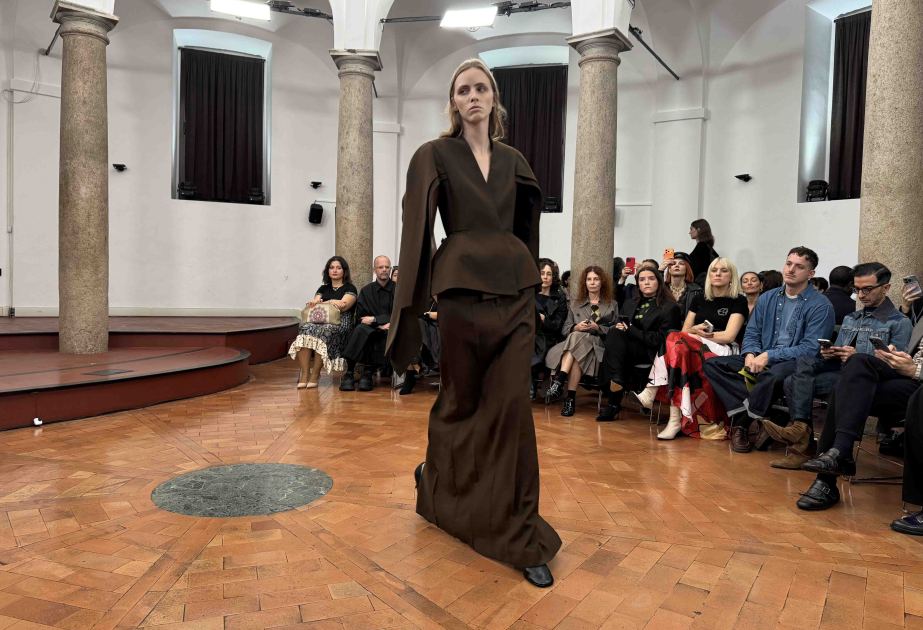 New fashion collection by Azerbaijani designer showcased in Milan