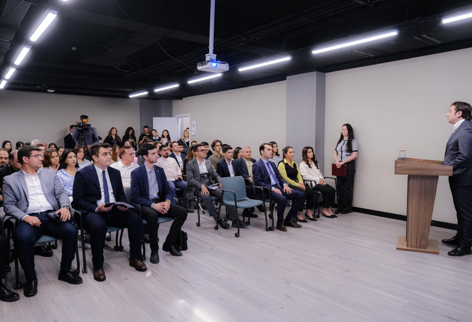 “Konstitusiya və Suverenlik İli” çərçivəsində elan olunmuş qrant müsabiqəsinin qalibləri ilə görüş keçirilib