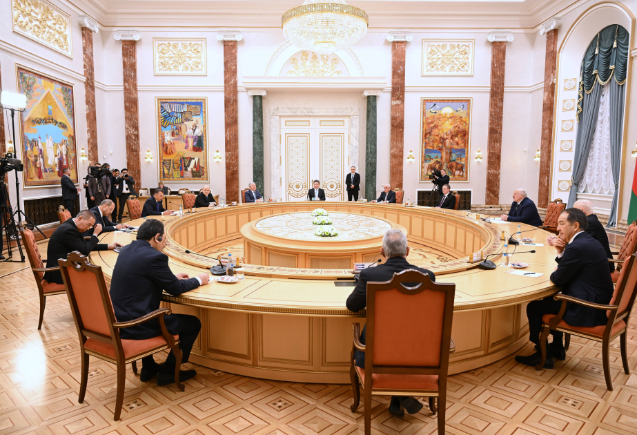 Premierminister Asadov nimmt an Treffen von Ratsmitgliedern der GUS-Regierungschefs mit Präsident Alexander Lukaschenko teil