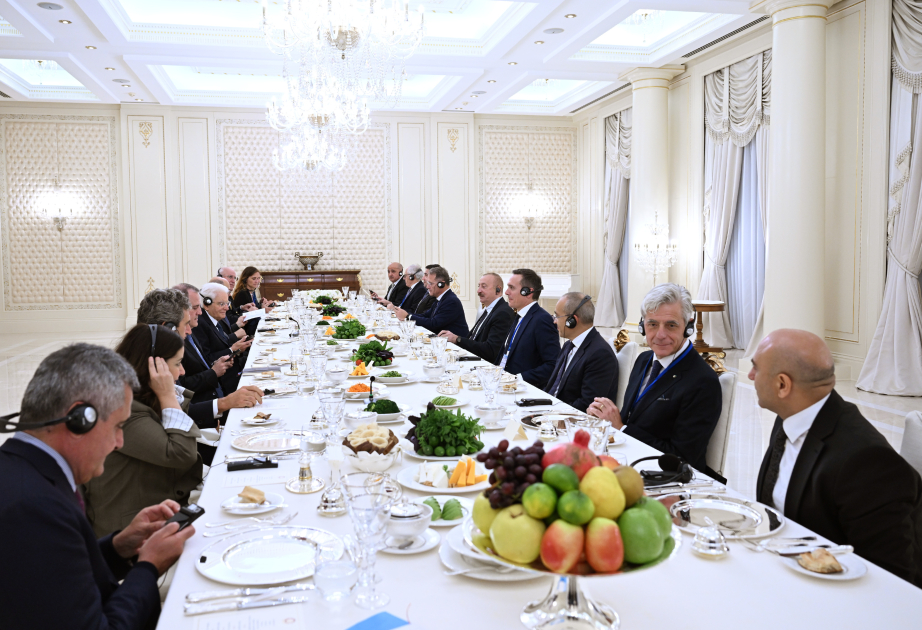 Se ha ofrecido una cena oficial en honor al Presidente de Italia