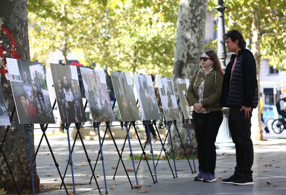 París acoge la primera exposición en Francia sobre las víctimas de minas en Azerbaiyán