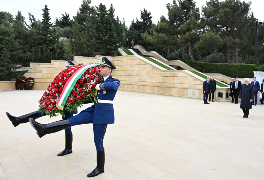 Italian President commemorates martyrs in Baku