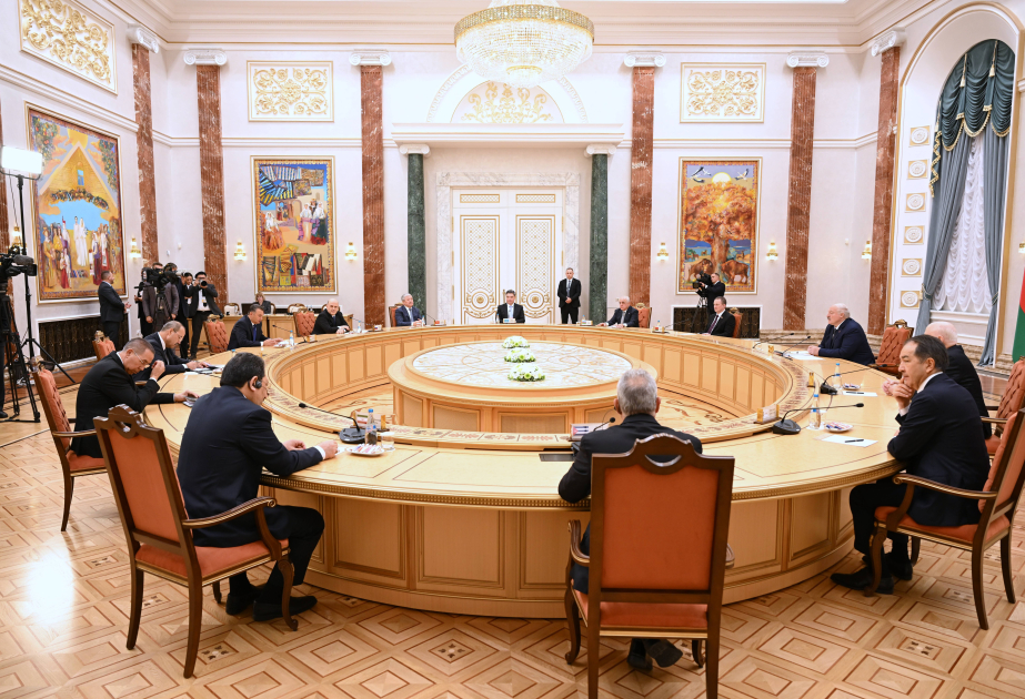 阿里·阿萨多夫总理出席独联体国家政府首脑理事会成员与白俄罗斯总统的会晤