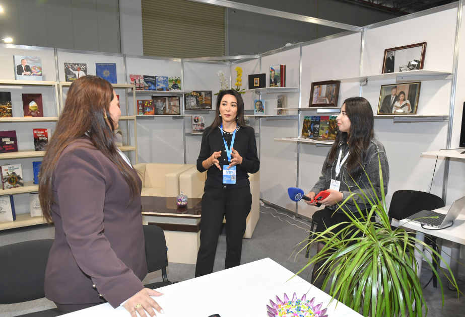 阿新社在第十一届巴库国际书展上设展台