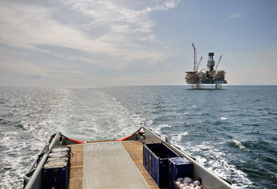 Цена азербайджанской нефти незначительно снизилась