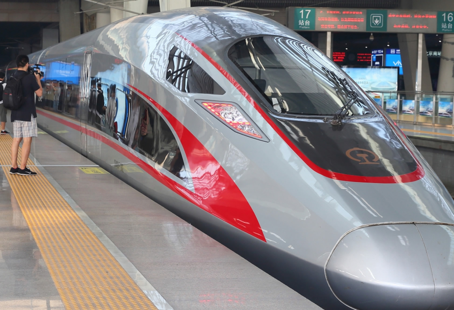 Çində dəmir yolu ilə bir gündə 23,13 milyon sərnişin daşınıb