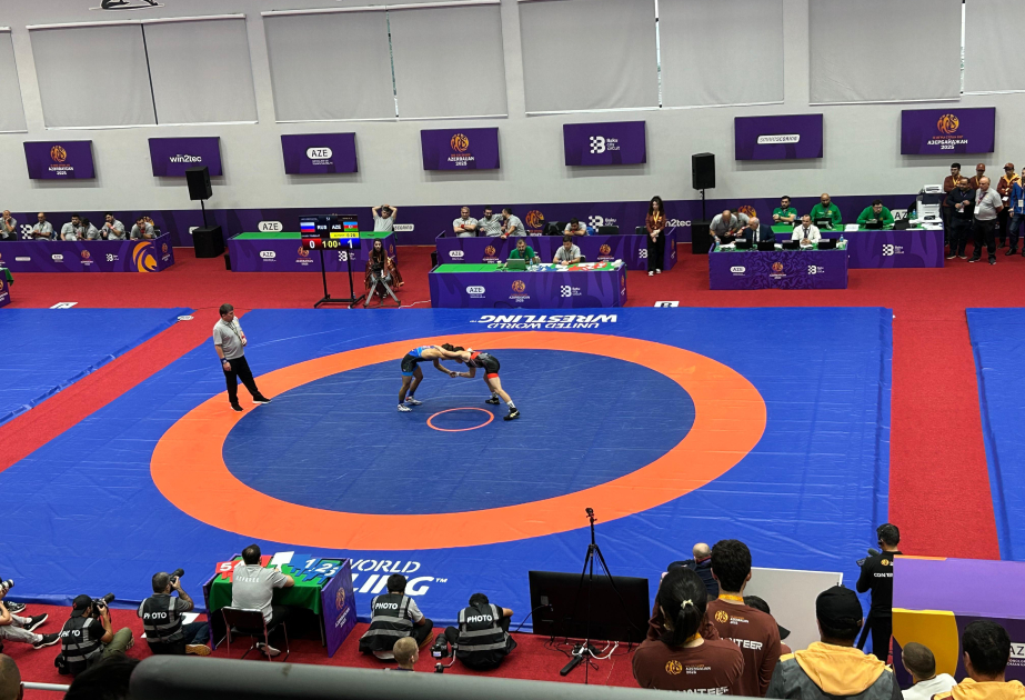 Dos luchadores azerbaiyanos más ganan medallas en los Juegos de la CEI