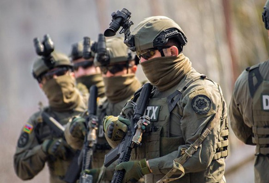 阿塞拜疆四人被指控叛国罪