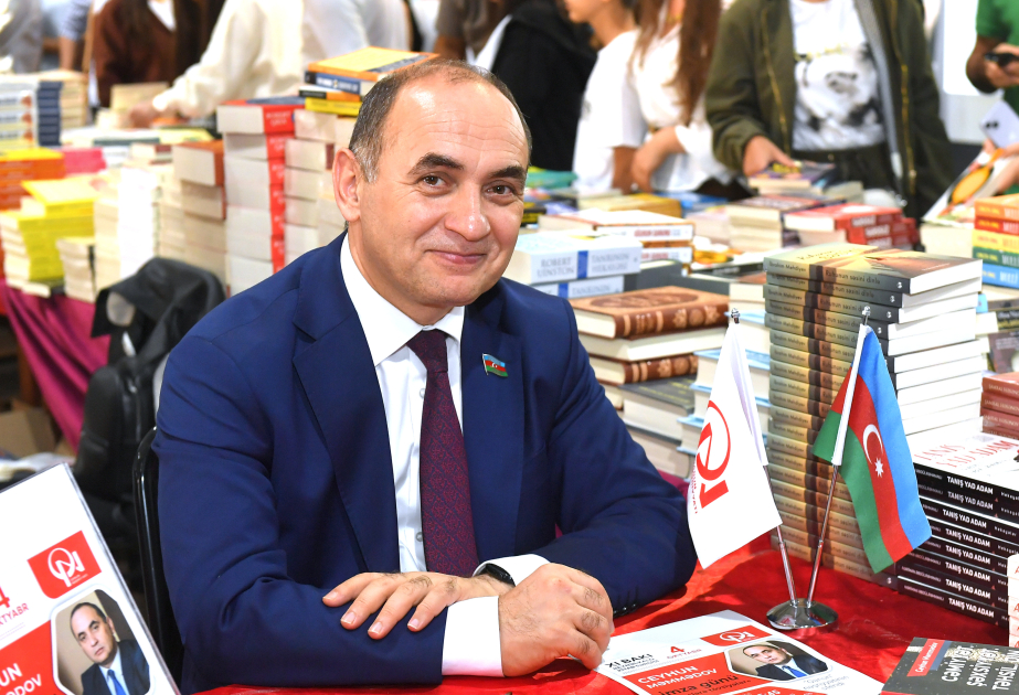 Ceyhun Məmmədovun "Cəmiyyət. Şəxsiyyət. Təhsil. Din" və "Gənclərə tövsiyələr" kitablarının imza mərasimi keçirilib