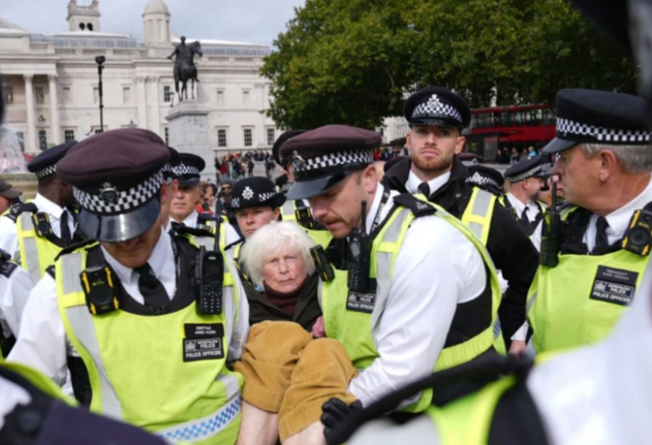 Londonda etiraz aksiyasının yüzlərlə iştirakçısı saxlanılıb