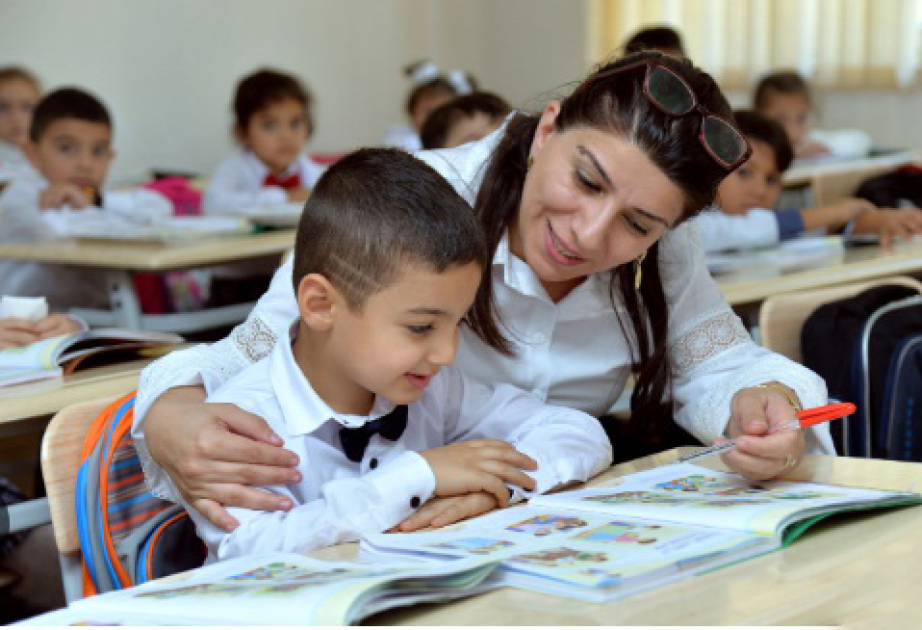 Beynəlxalq Müəllimlər Günü: təhsilin və zəhmətin bayramı