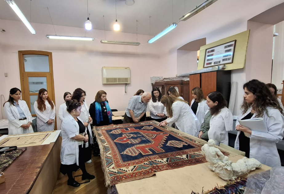 Bərpa olunmuş eksponatlarla bağlı müzakirə aparılıb