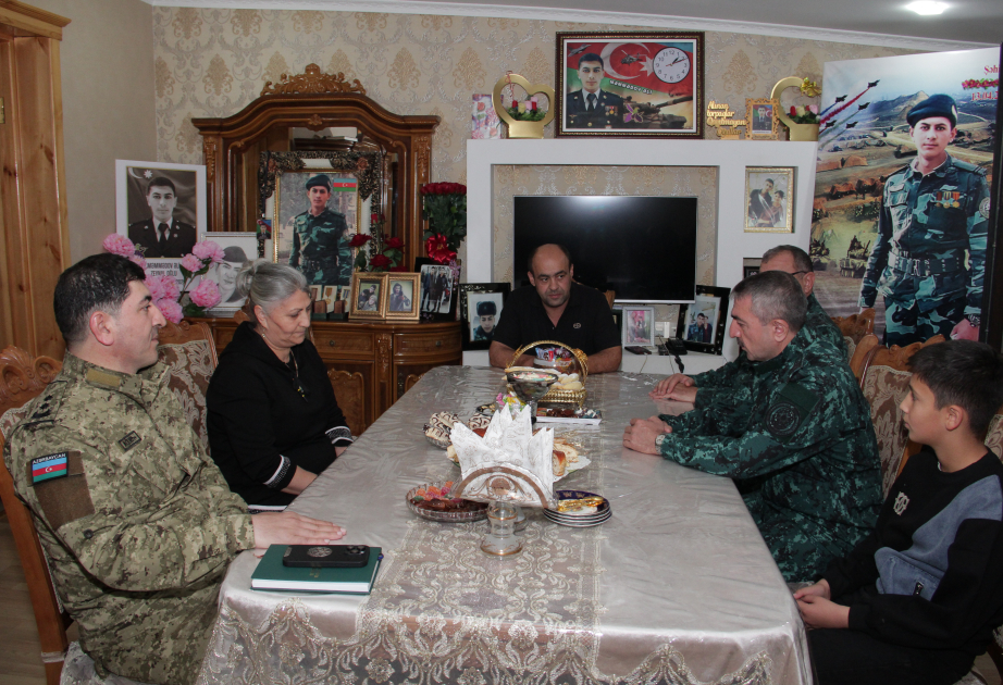 Dövlət Sərhəd Xidmətinin rəhbər heyəti şəhid ailələrini ziyarət edib