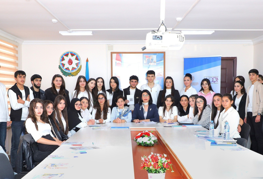 ®  “İnkişafa Doğru Qadın Təşəbbüsü” gözəllik salonlarında yoluxucu xəstəliklərin yayılması ilə bağlı təlim keçirib