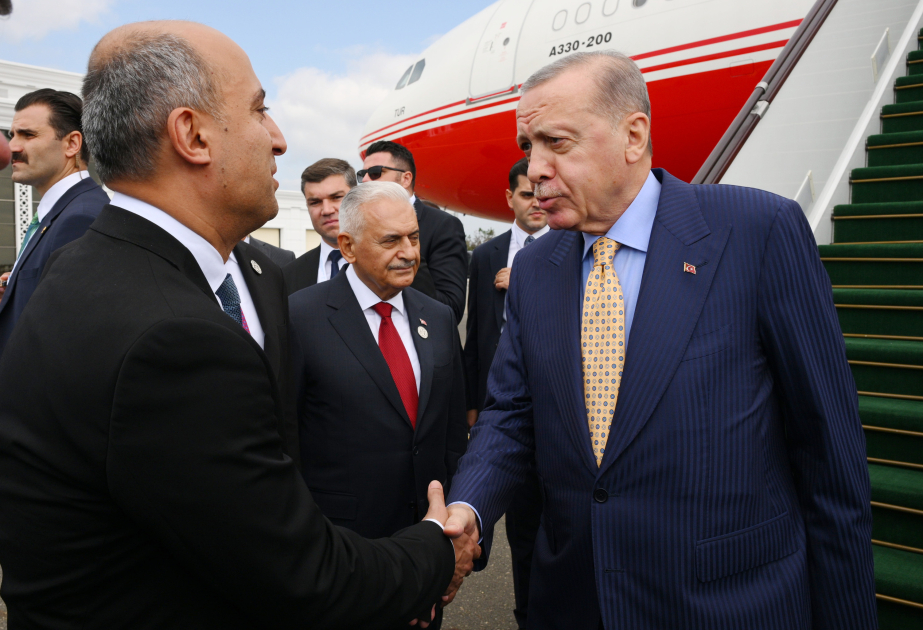 رئيس تركيا رجب طيب أردوغان يصل الى أذربيجان