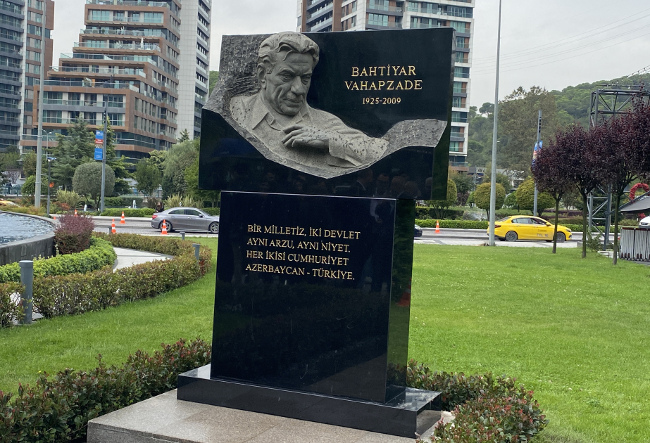 İstanbulda Azərbaycanın Xalq şairi Bəxtiyar Vahabzadənin barelyefi açılıb VİDEO