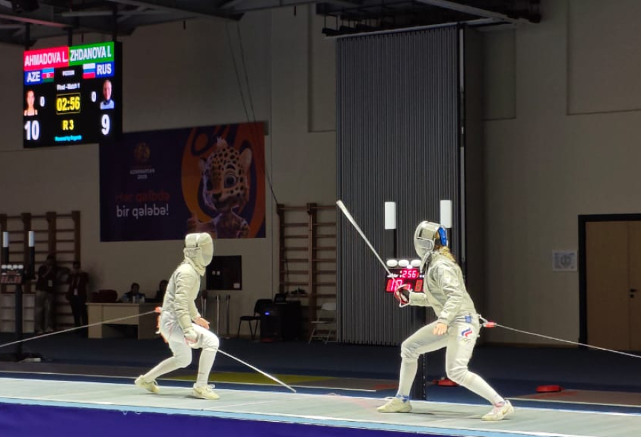 Azerbaijani women’s fencing team clinches saber silver