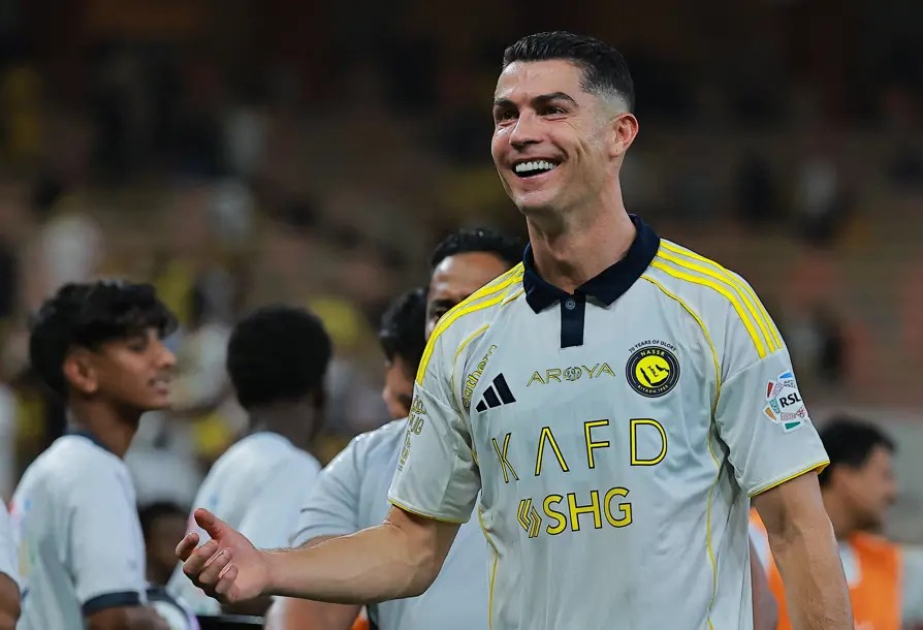 Kriştianu Ronaldu ilk milyarder futbolçu olub