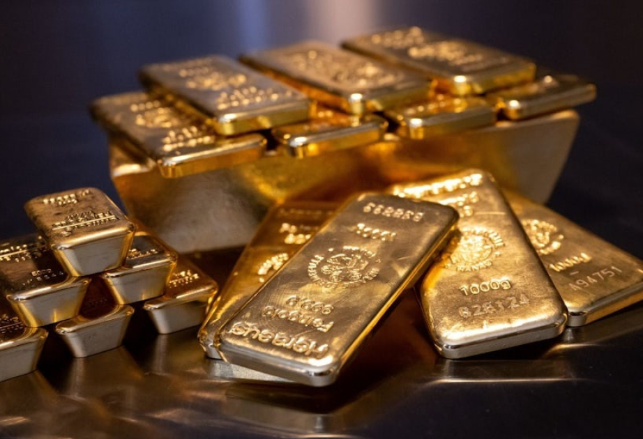 Gold zooms past $4,000 for first time in historic flight to safety