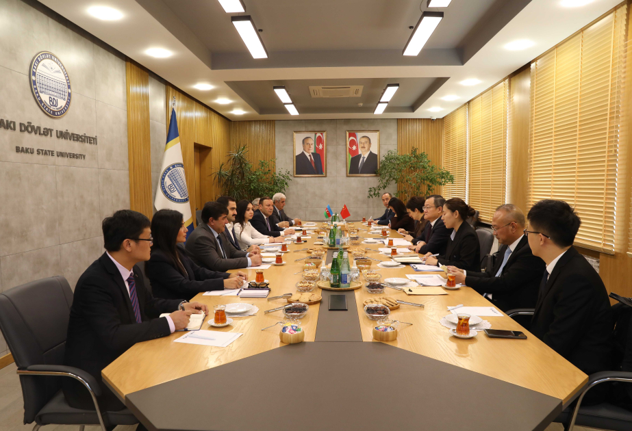 中国教育部代表团到访巴库国立大学和孔子学院