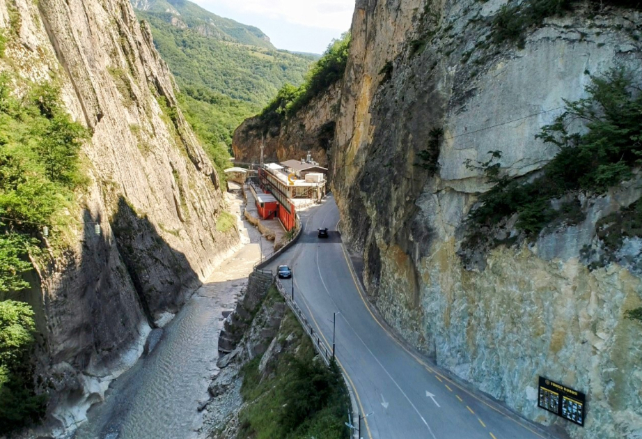 A spectacular and scenic passage – Tenge Canyon